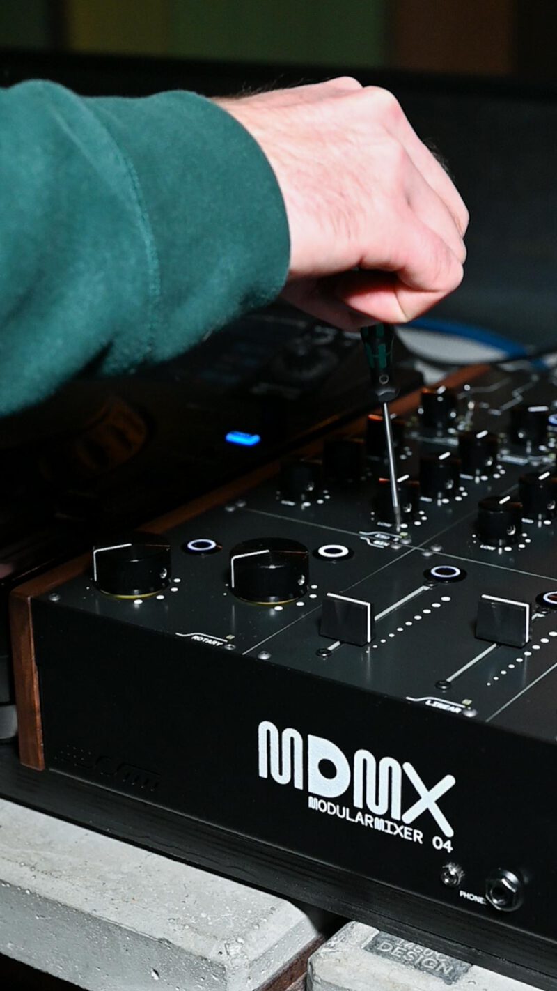 Maglietta Vintage Sintetizzatore Modulare Per DJ E Musicisti - Cotone Comfort - Foto 2